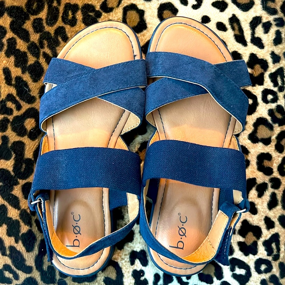 NWOT boc Born navy suede Velcro closure sandals